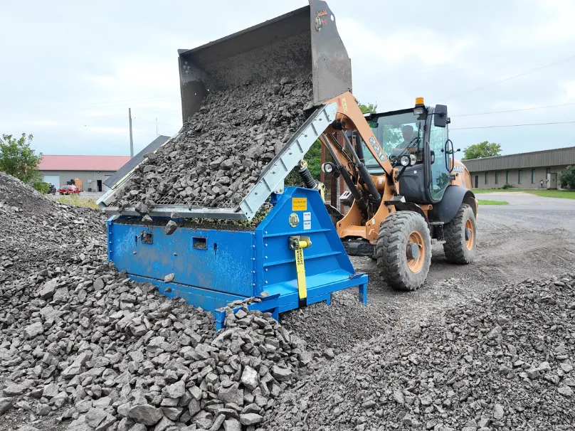 DeSite Static Grizzly screening farm gravel